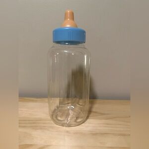 Plastic baby bottle